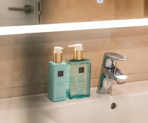 Modern Romana Playa In Marbella, Elviria Apartment *