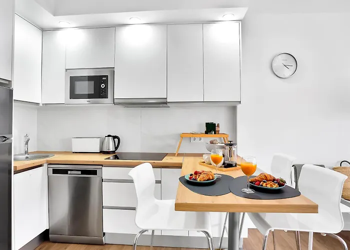 Апартаменти Modern Romana Playa In Marbella, Elviria Марбелья